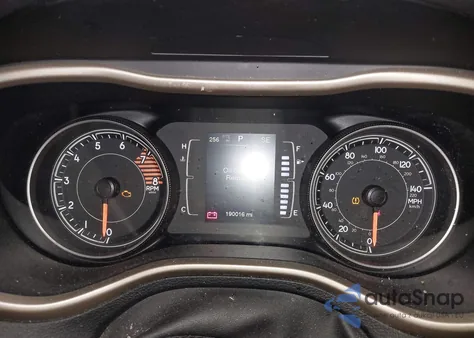 2016 Jeep Cherokee Latitude z USA, uszkodzony, nr VIN 1C4PJMCS6GW262502